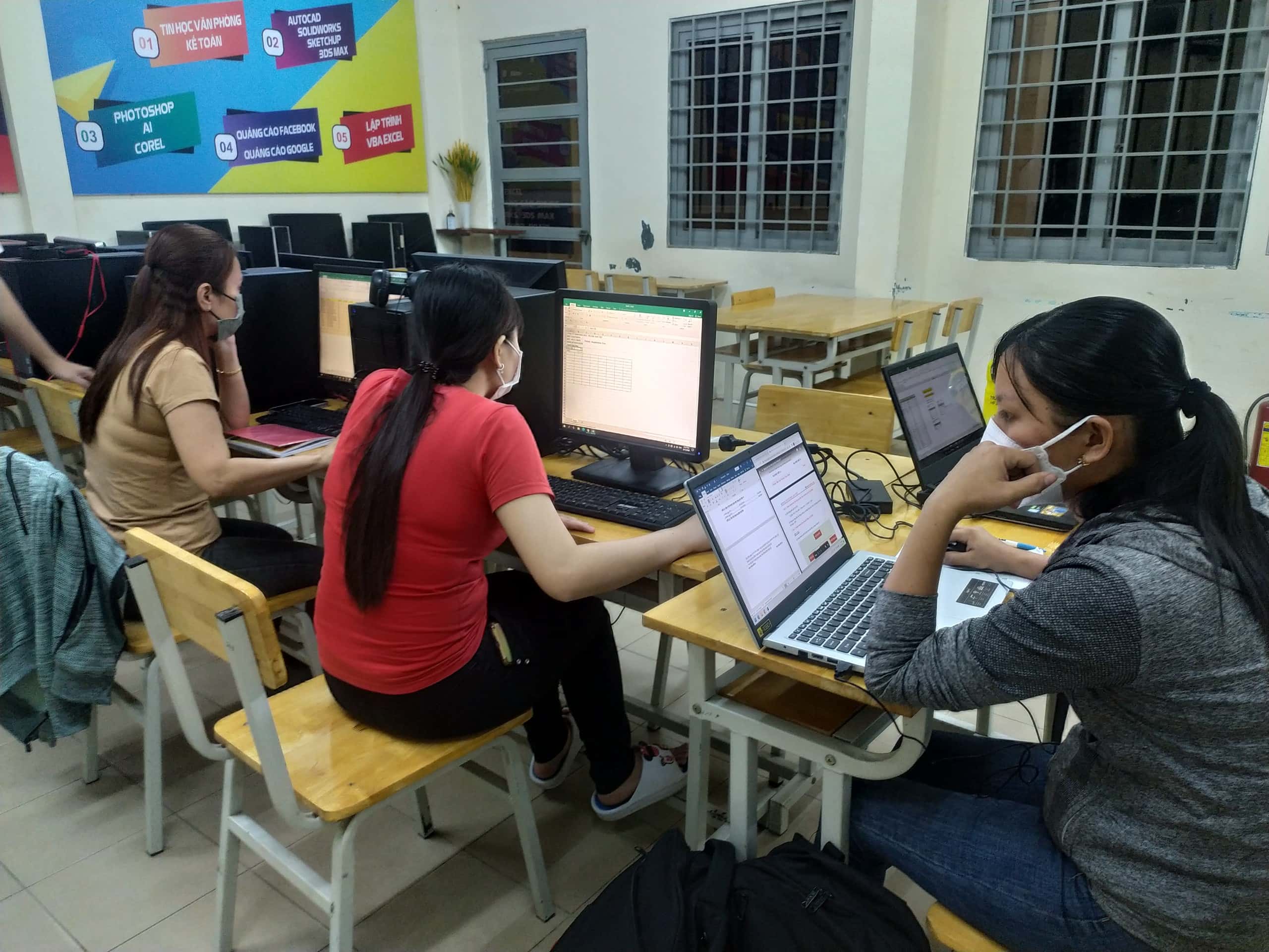 Lớp kỹ năng sử dụng máy tính tại Hà Nội