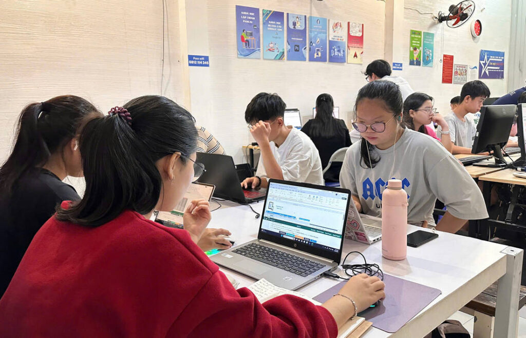 Đối Tượng Học Viên Cần Tham Gia Khóa Học Chứng Chỉ AI Văn Phòng Tại Đồng Nai