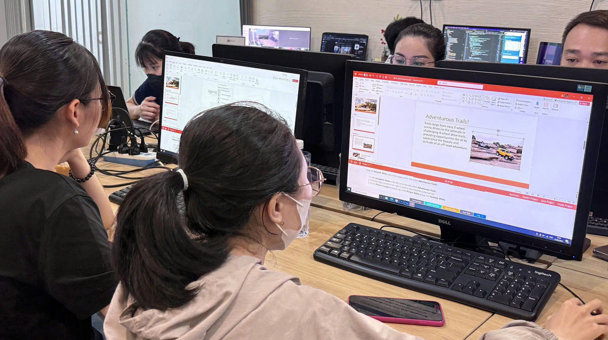 Khóa Học AI Cho Người Mới Bắt Đầu Tại Tin Học Hướng Nghiệp