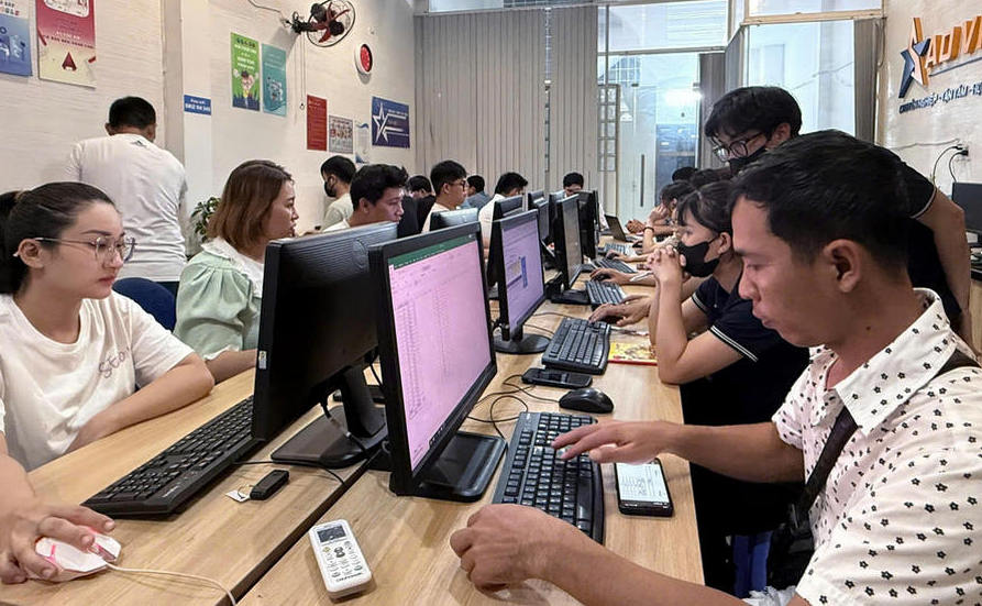 Top 1 Trung Tâm Tin Học Hướng Nghiệp đào Tạo AI Văn Phòng