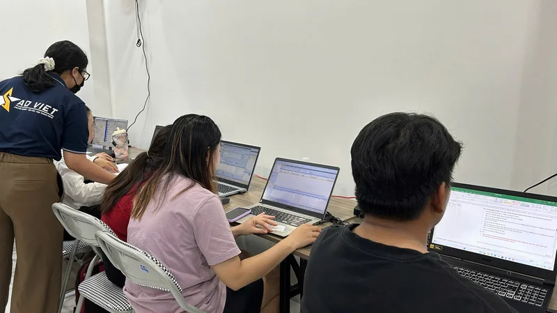 Học ChatGPT & Copilot - Công cụ AI cho văn phòng