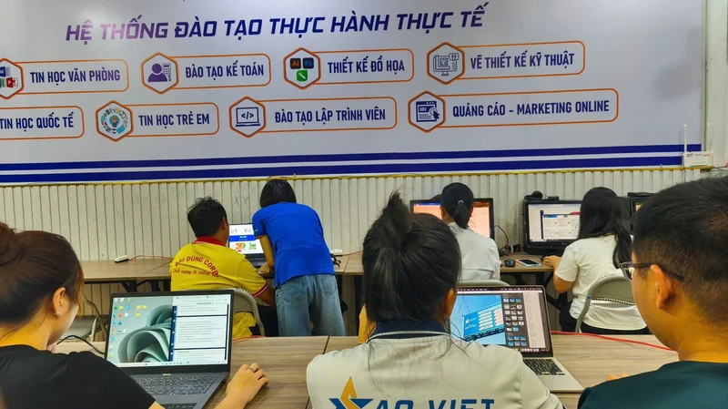 Học máy tính cơ bản cho người lớn tuổi