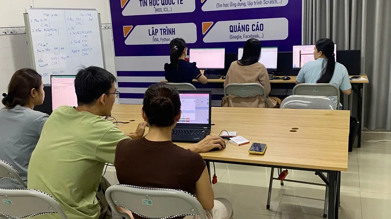 Chi phí luyện thi MOS năm 2026